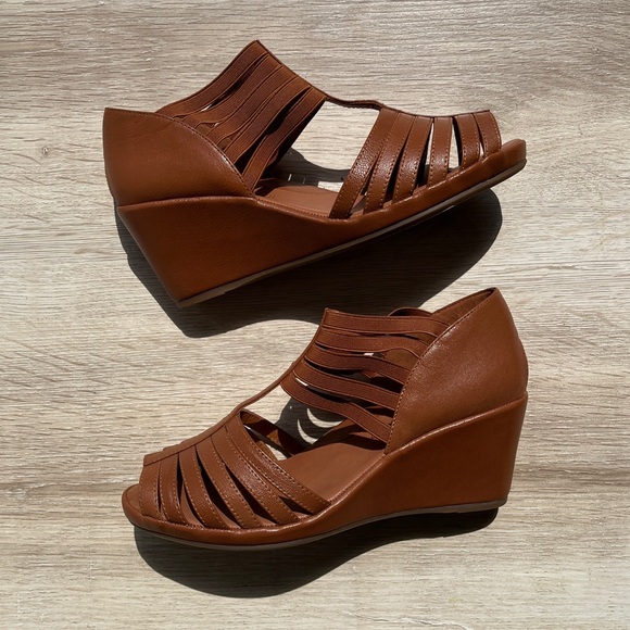 NEW Gentle Souls Wedge Sandal 7.5 - Picture 4 of 9